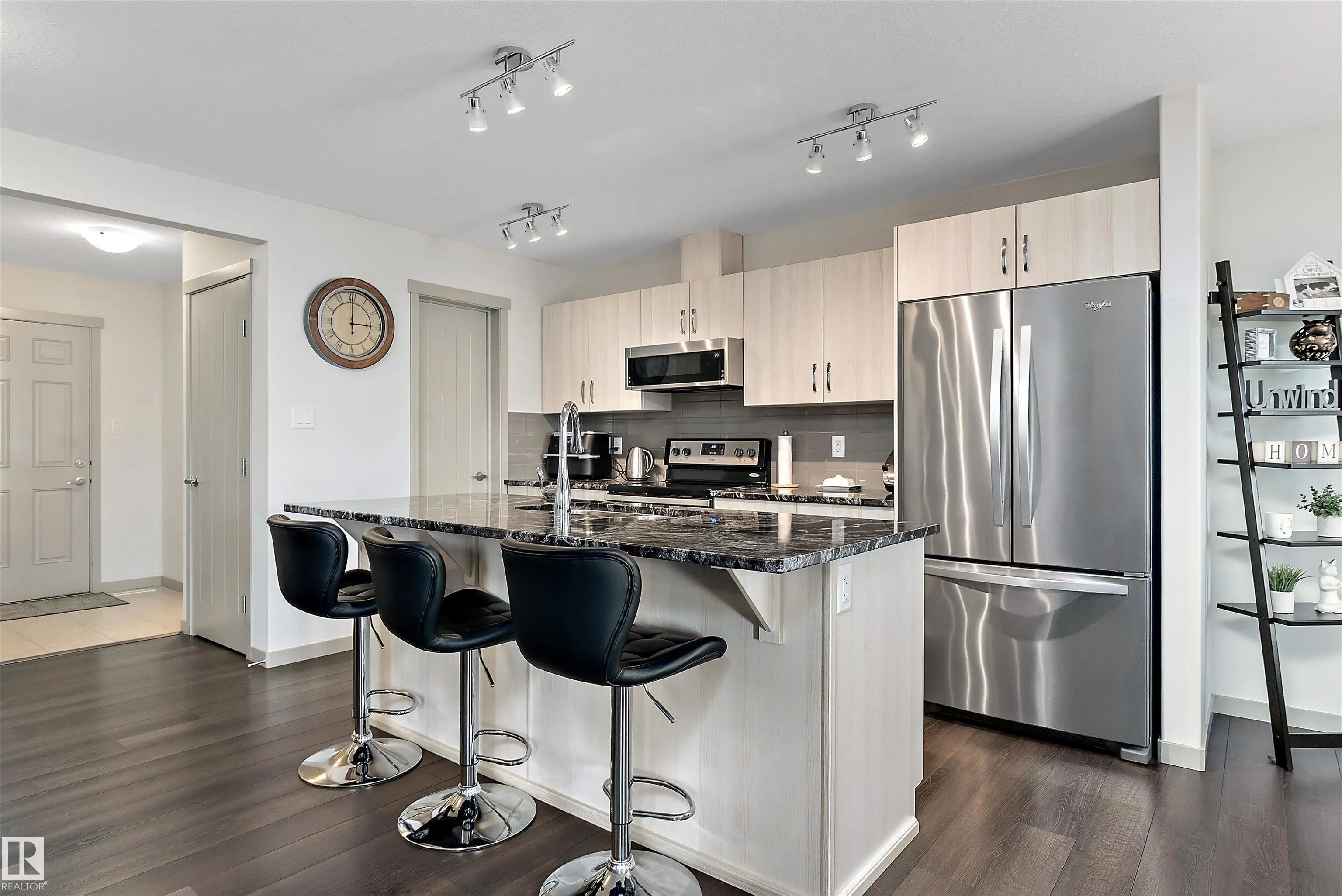 1817 WESTERRA Loop