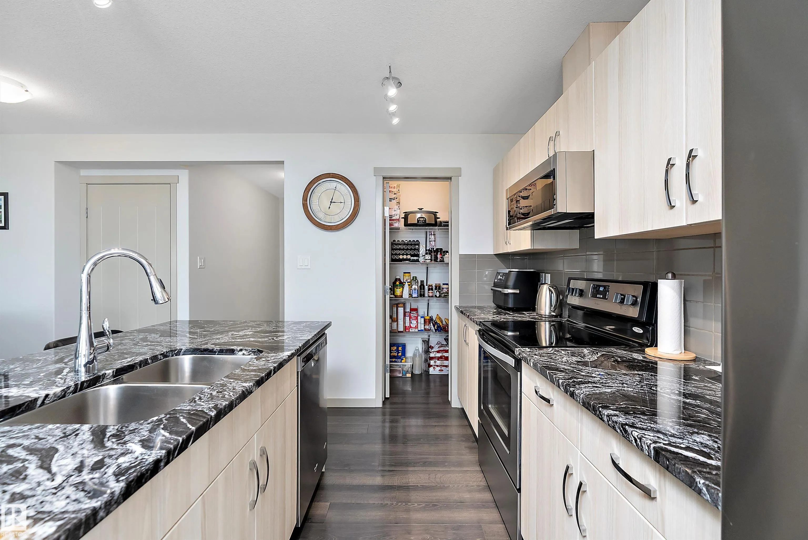 1817 WESTERRA Loop