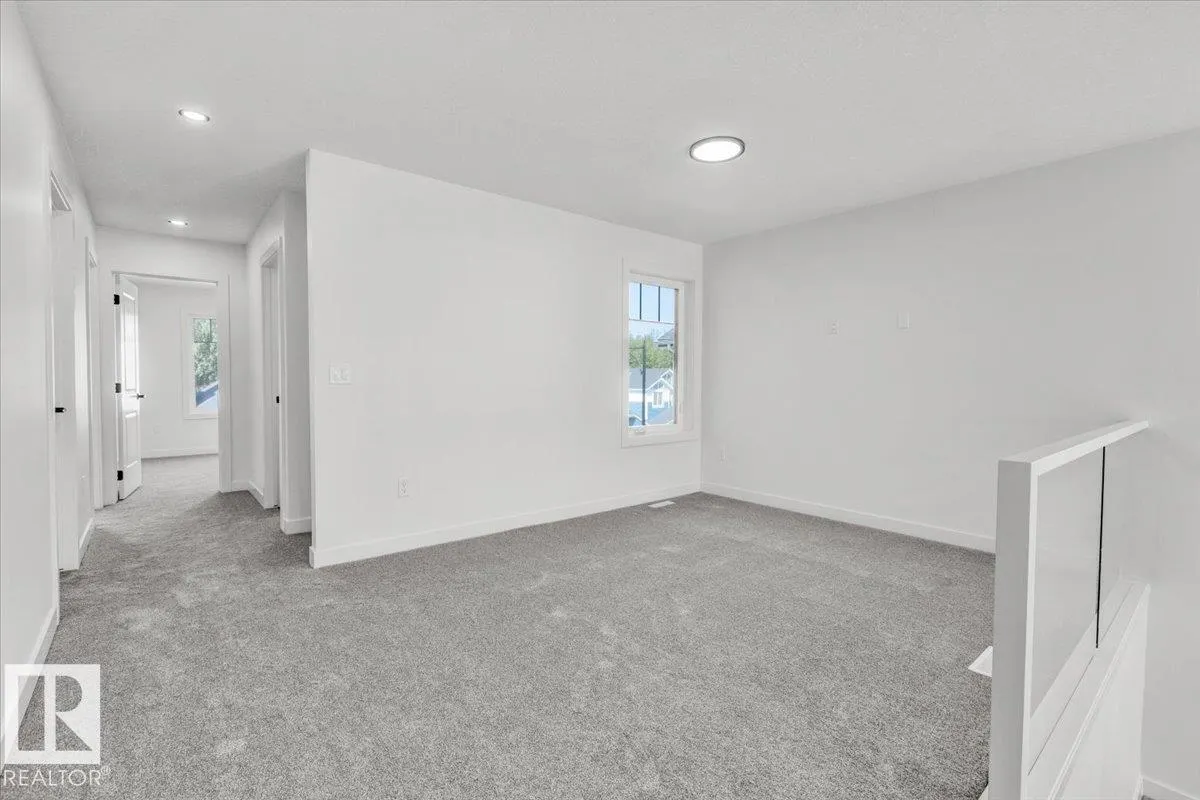 1154 GYRFALCON Crescent