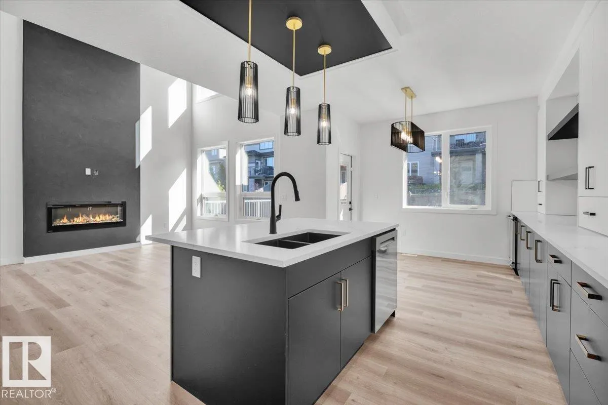 1154 GYRFALCON Crescent