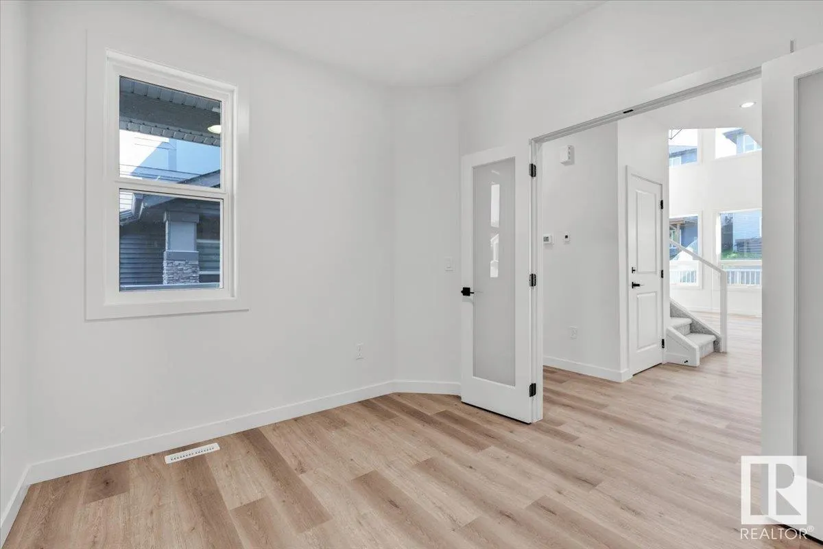 1154 GYRFALCON Crescent
