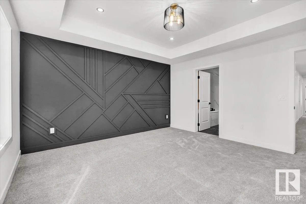 1154 GYRFALCON Crescent