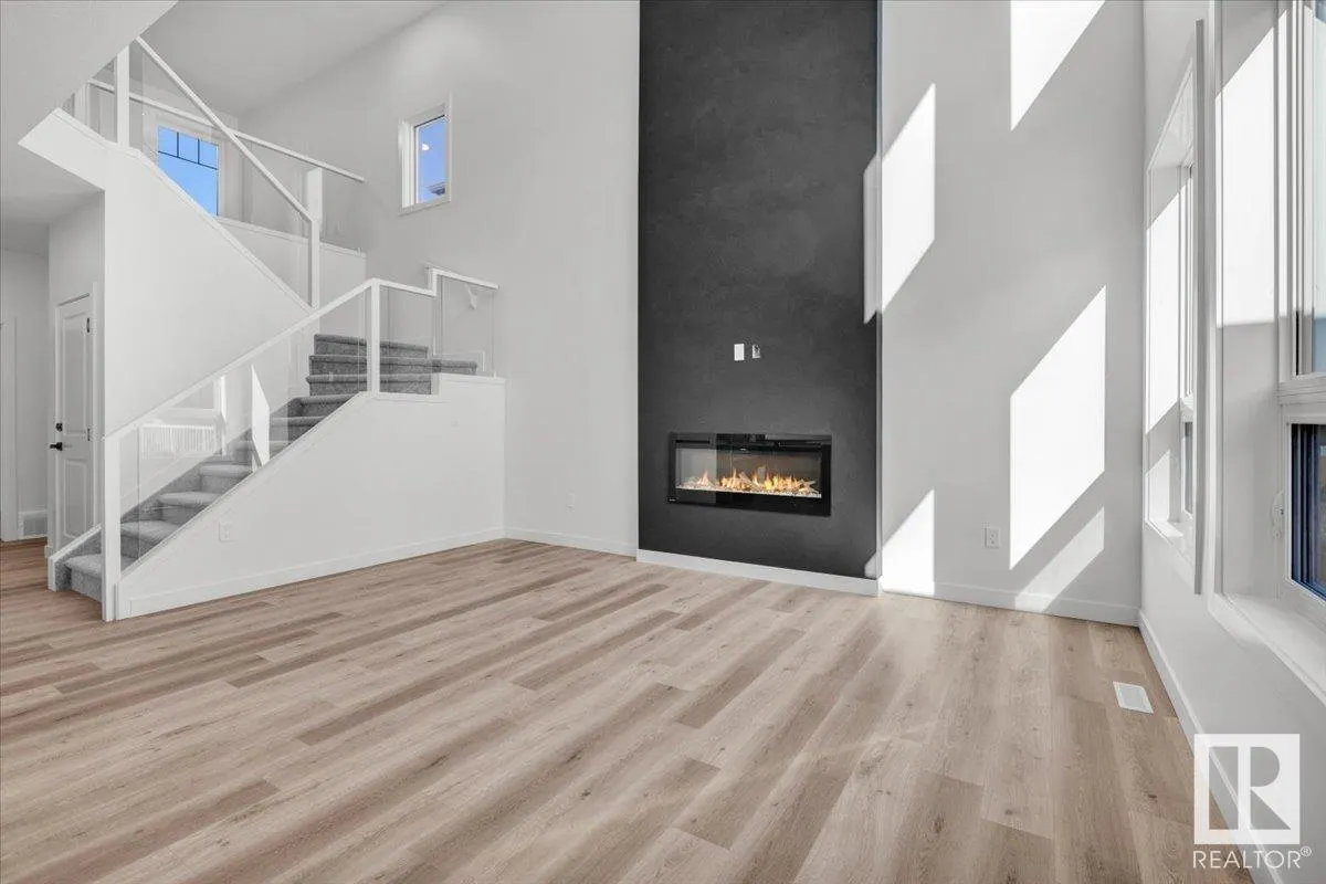 1154 GYRFALCON Crescent