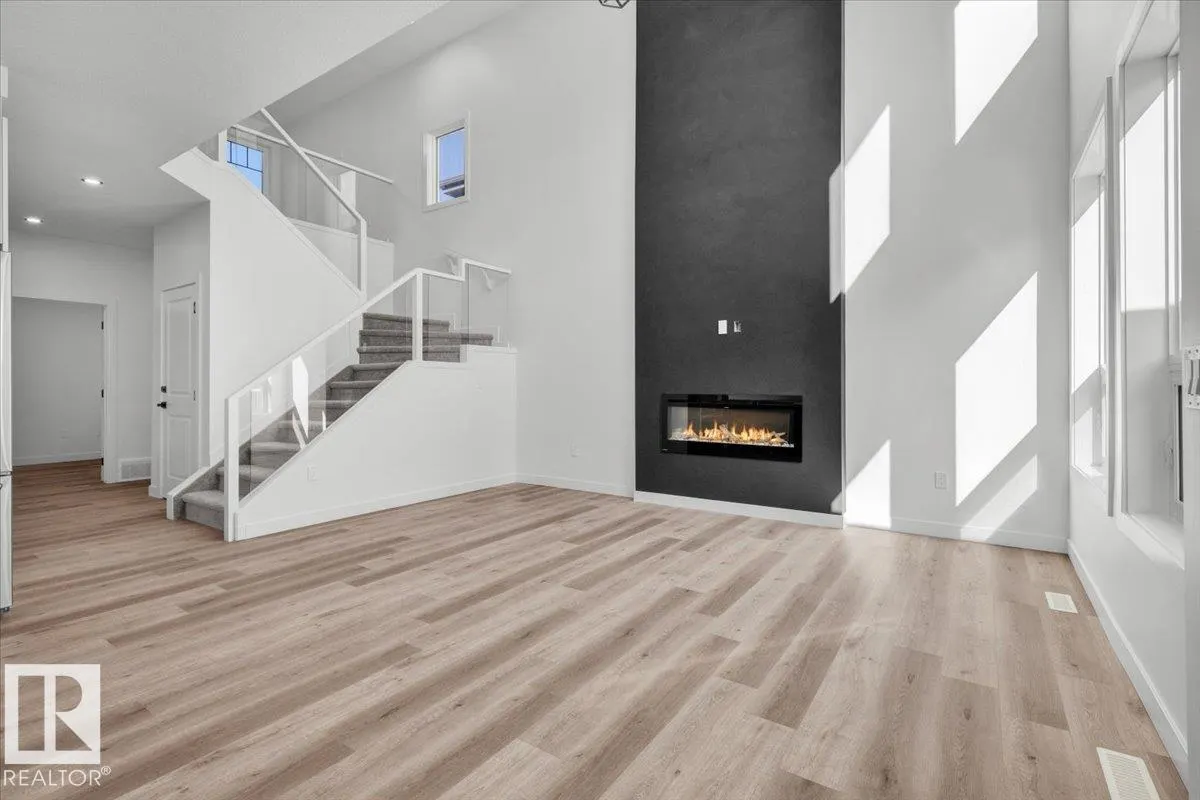 1154 GYRFALCON Crescent