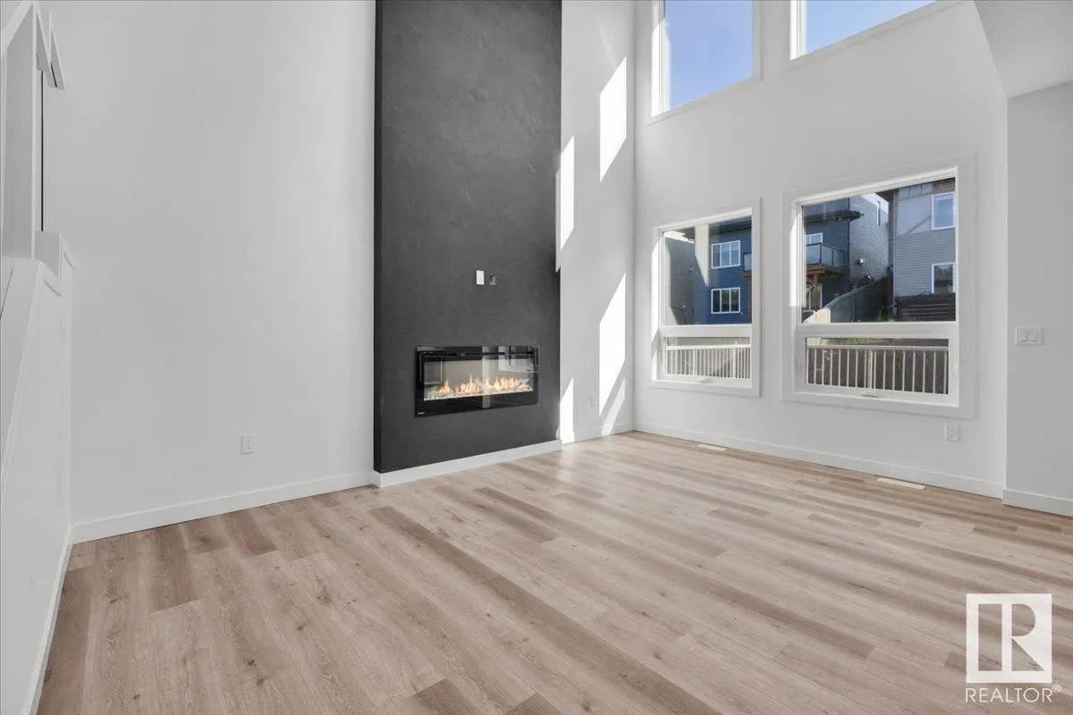 1154 GYRFALCON Crescent