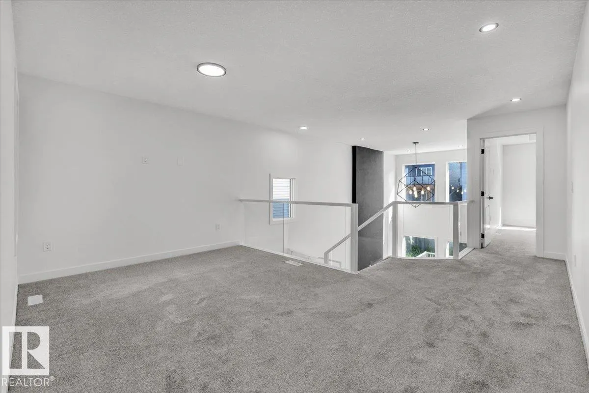 1154 GYRFALCON Crescent