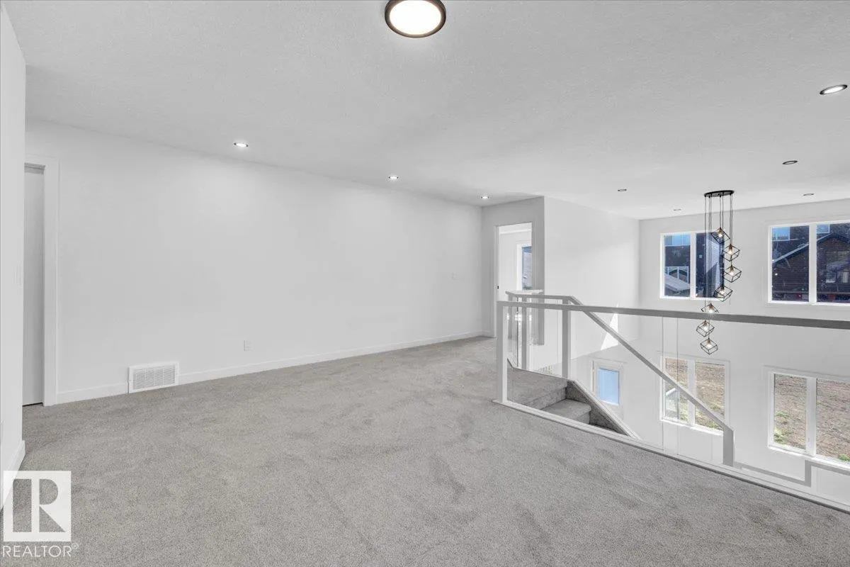 1119 GYRFALCON Crescent