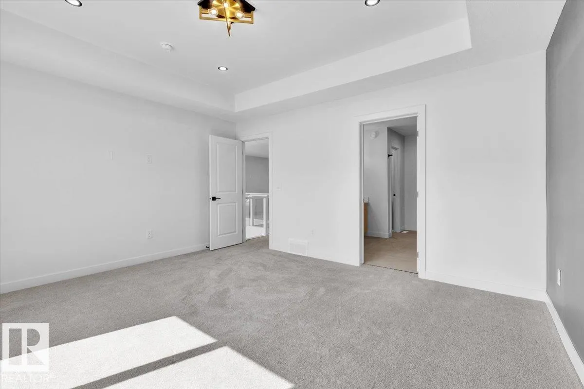 1119 GYRFALCON Crescent