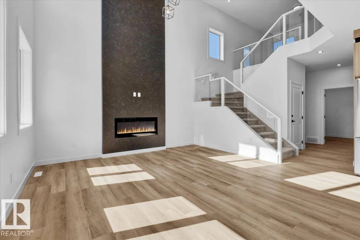 1119 GYRFALCON Crescent