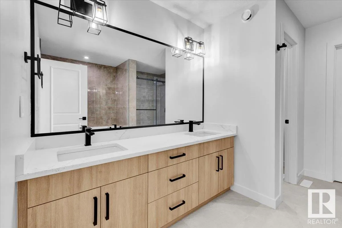 1119 GYRFALCON Crescent