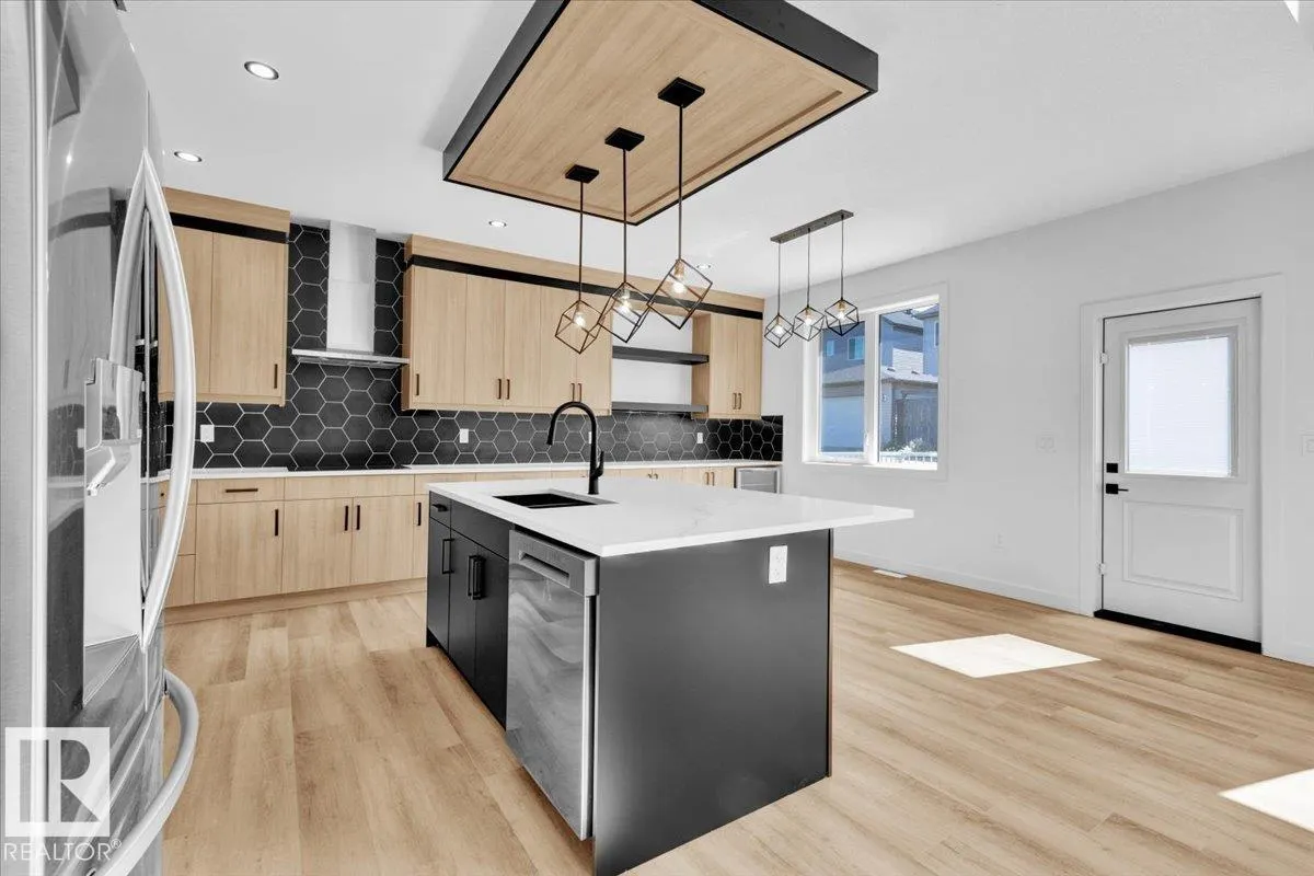 1119 GYRFALCON Crescent