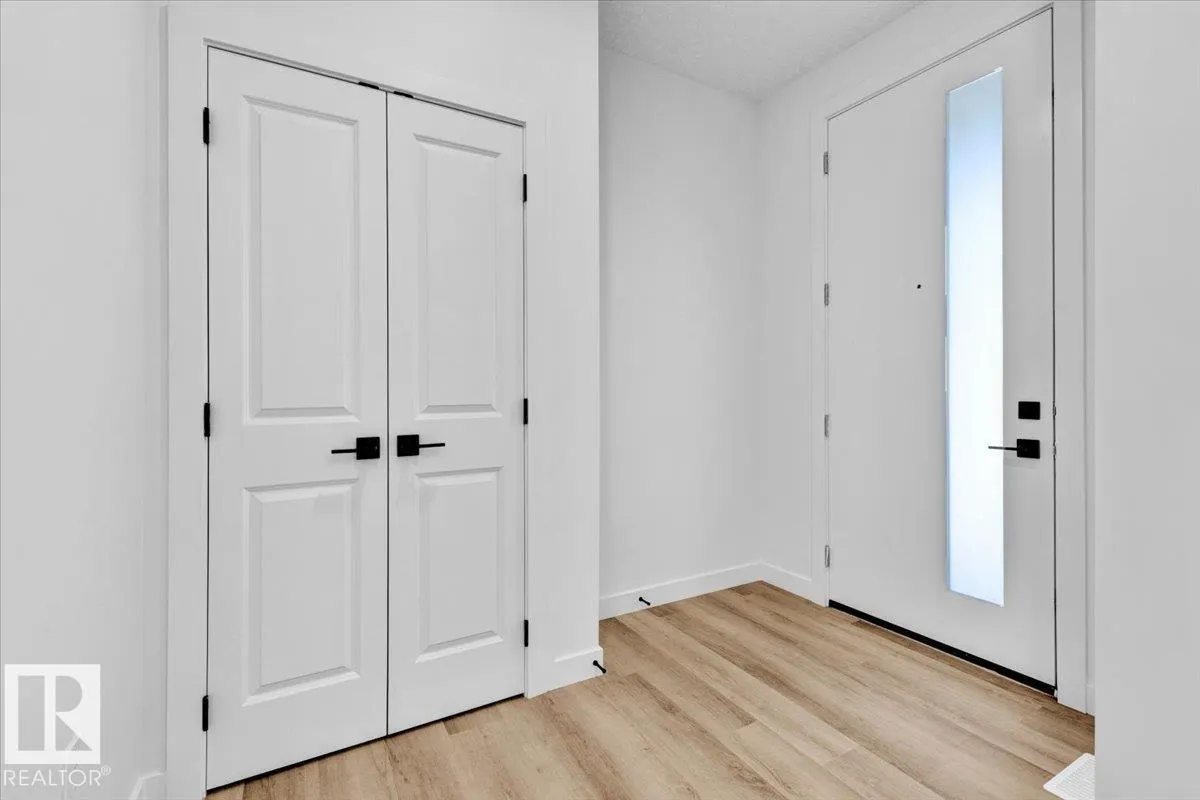 1119 GYRFALCON Crescent