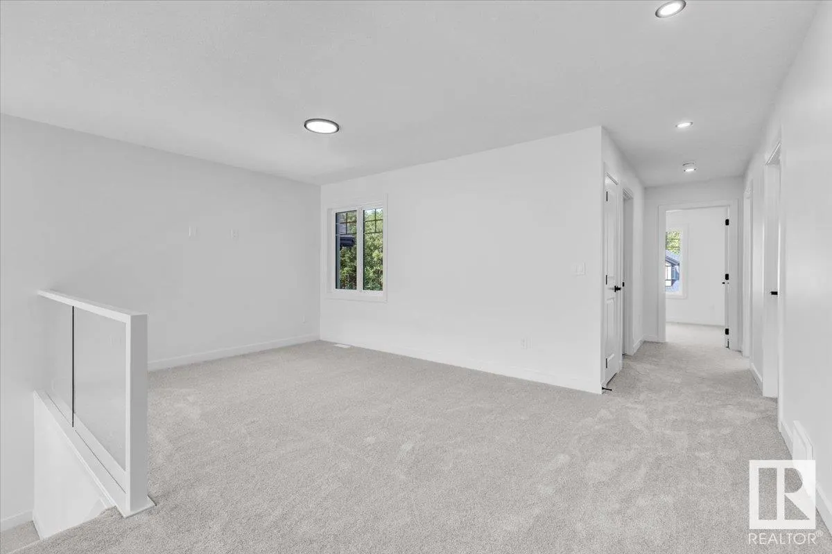 1119 GYRFALCON Crescent