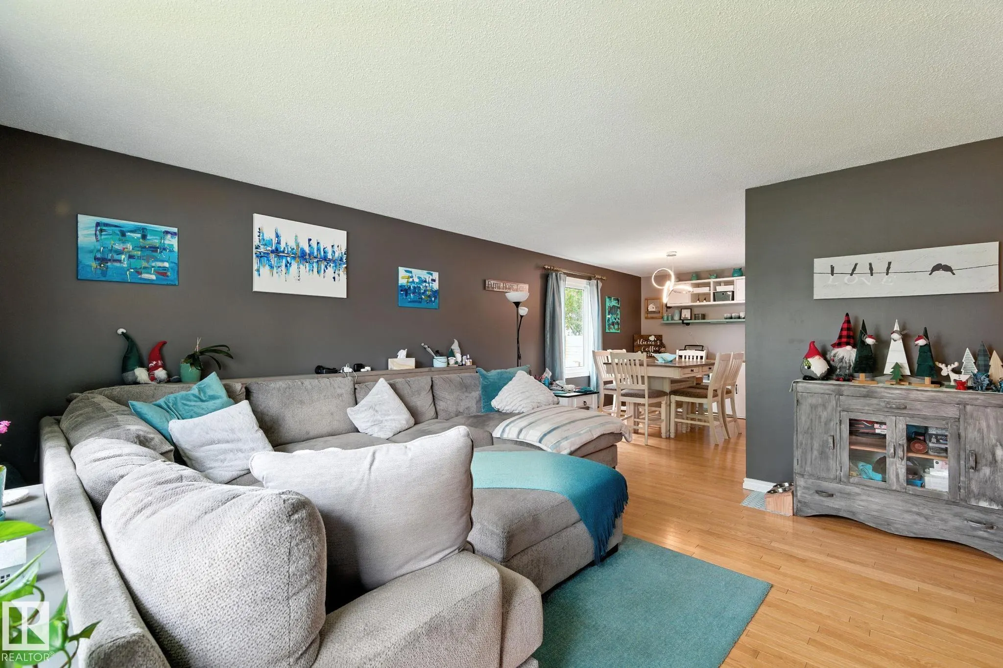 17 AMBER Crescent