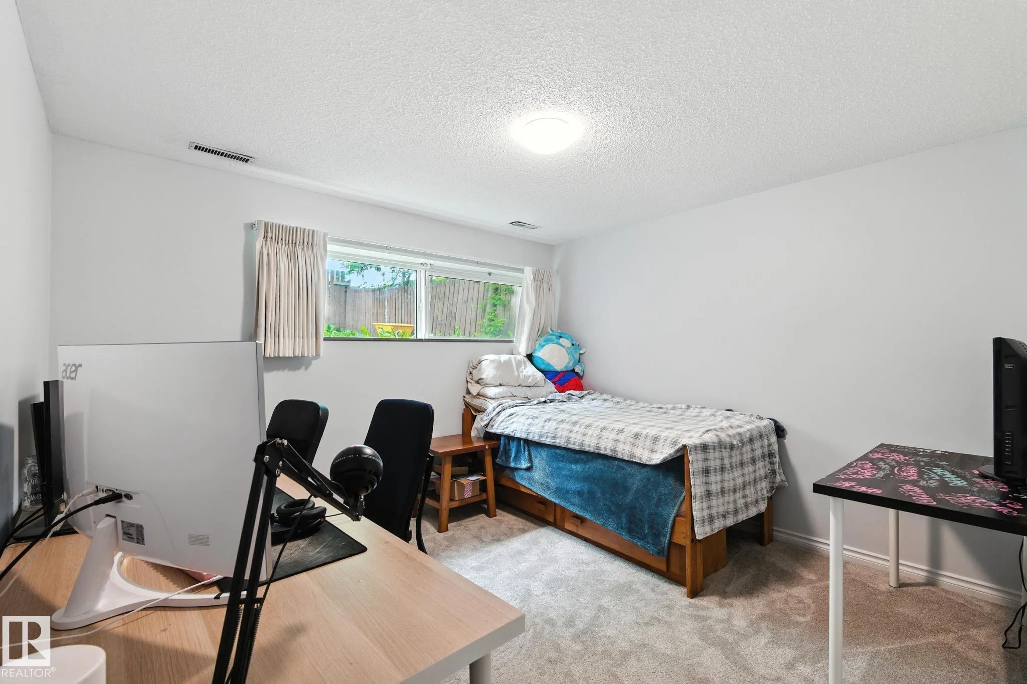 17 AMBER Crescent