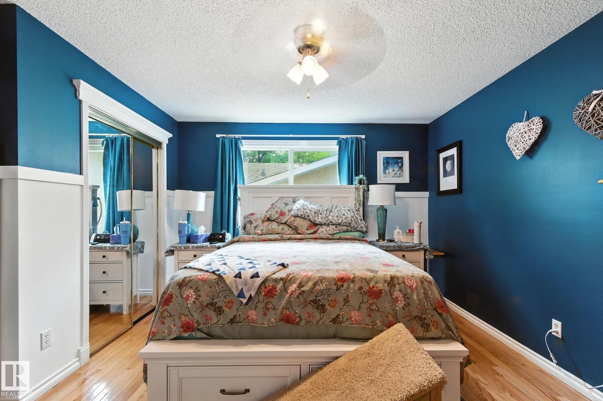 17 AMBER Crescent