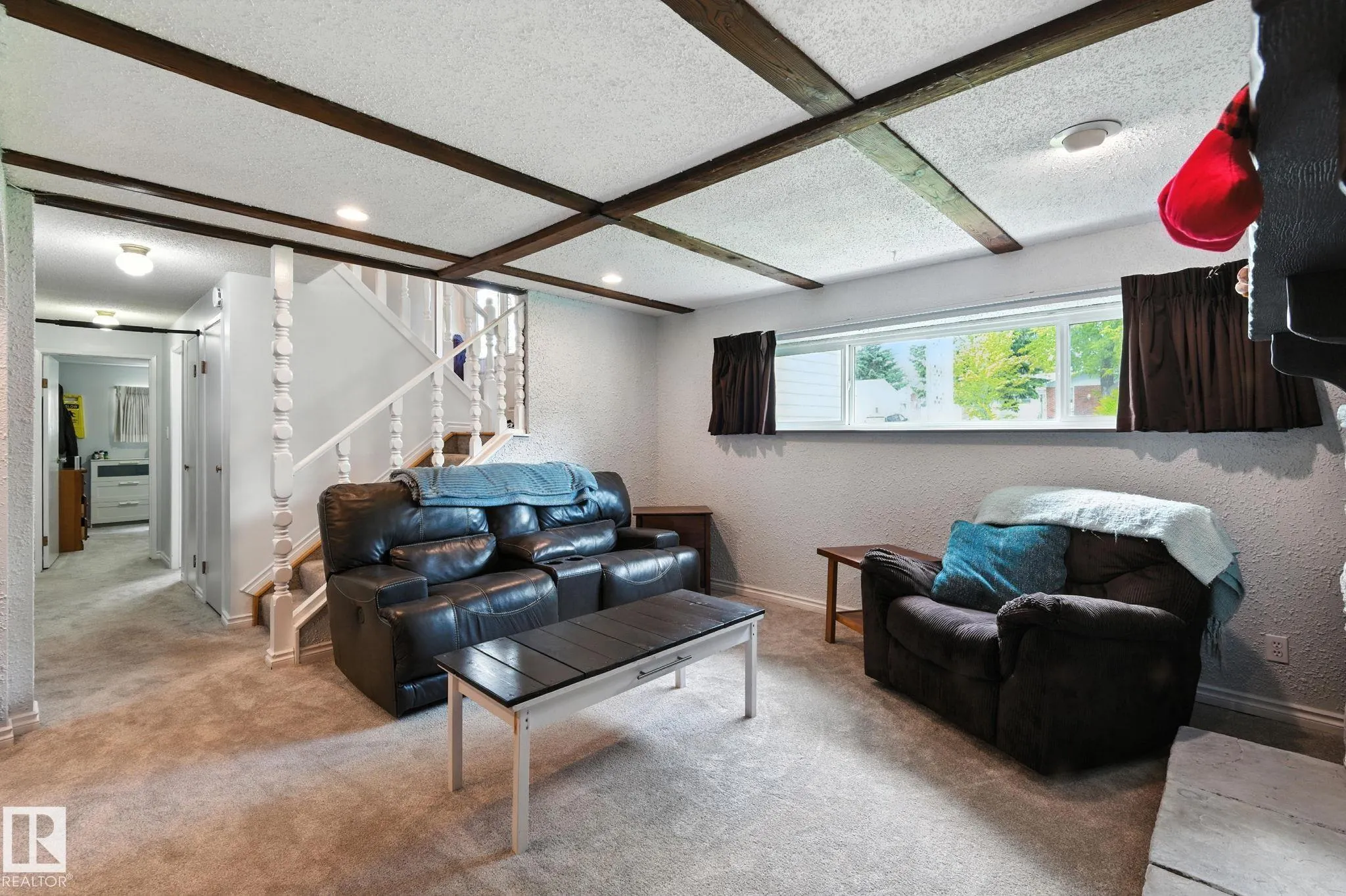 17 AMBER Crescent