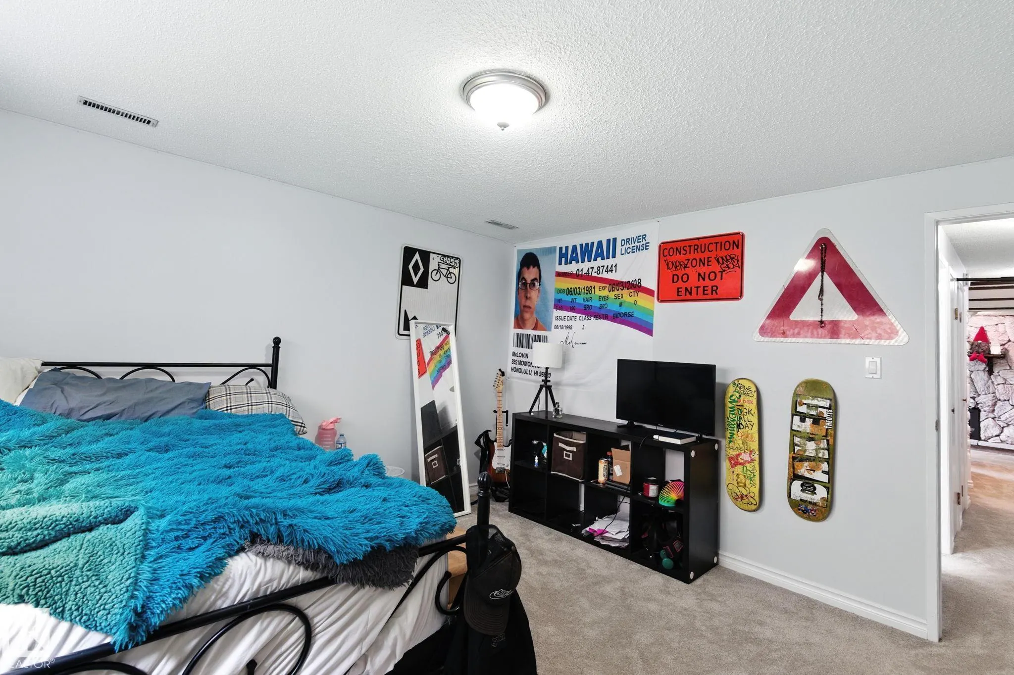 17 AMBER Crescent