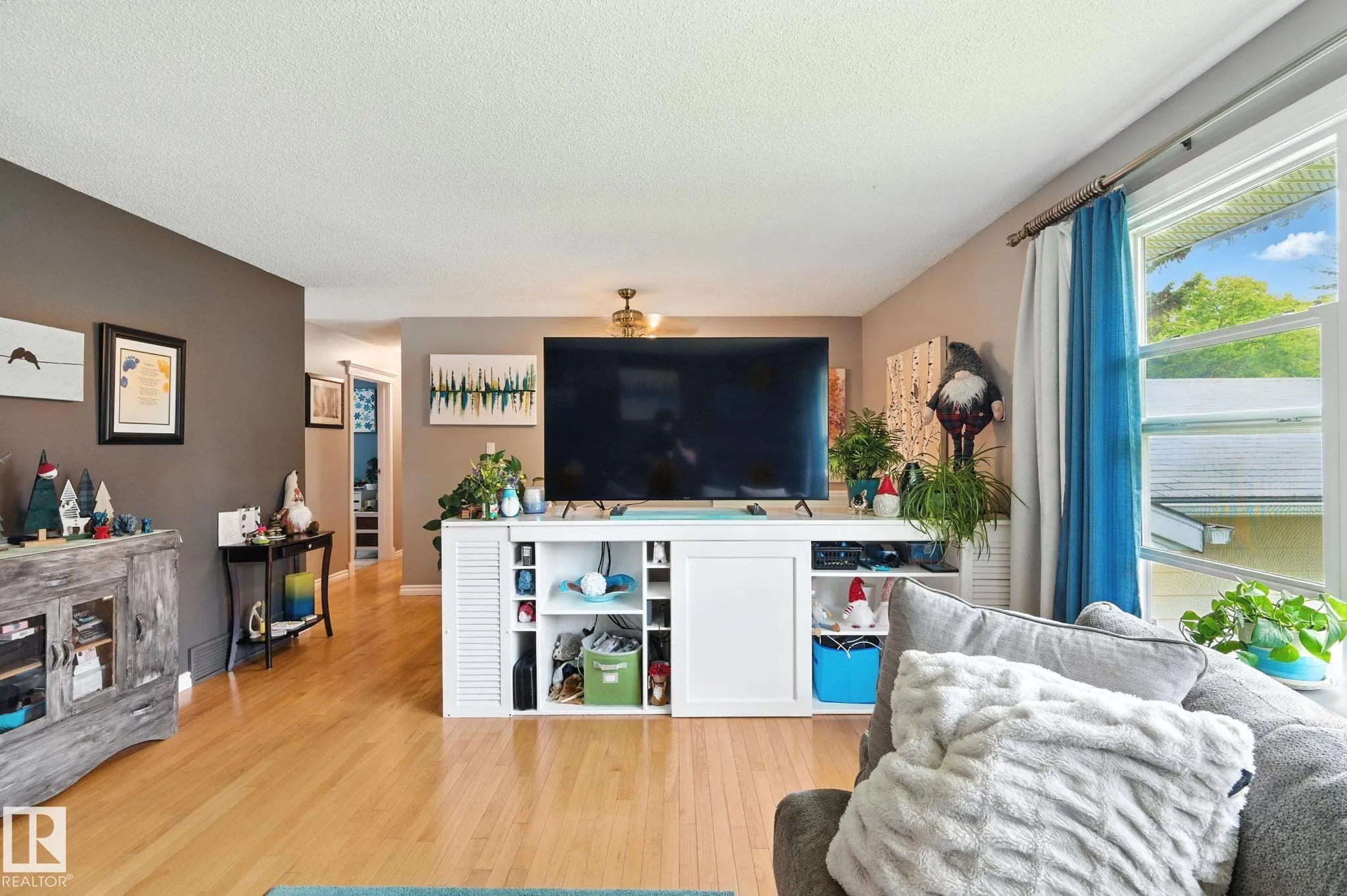 17 AMBER Crescent