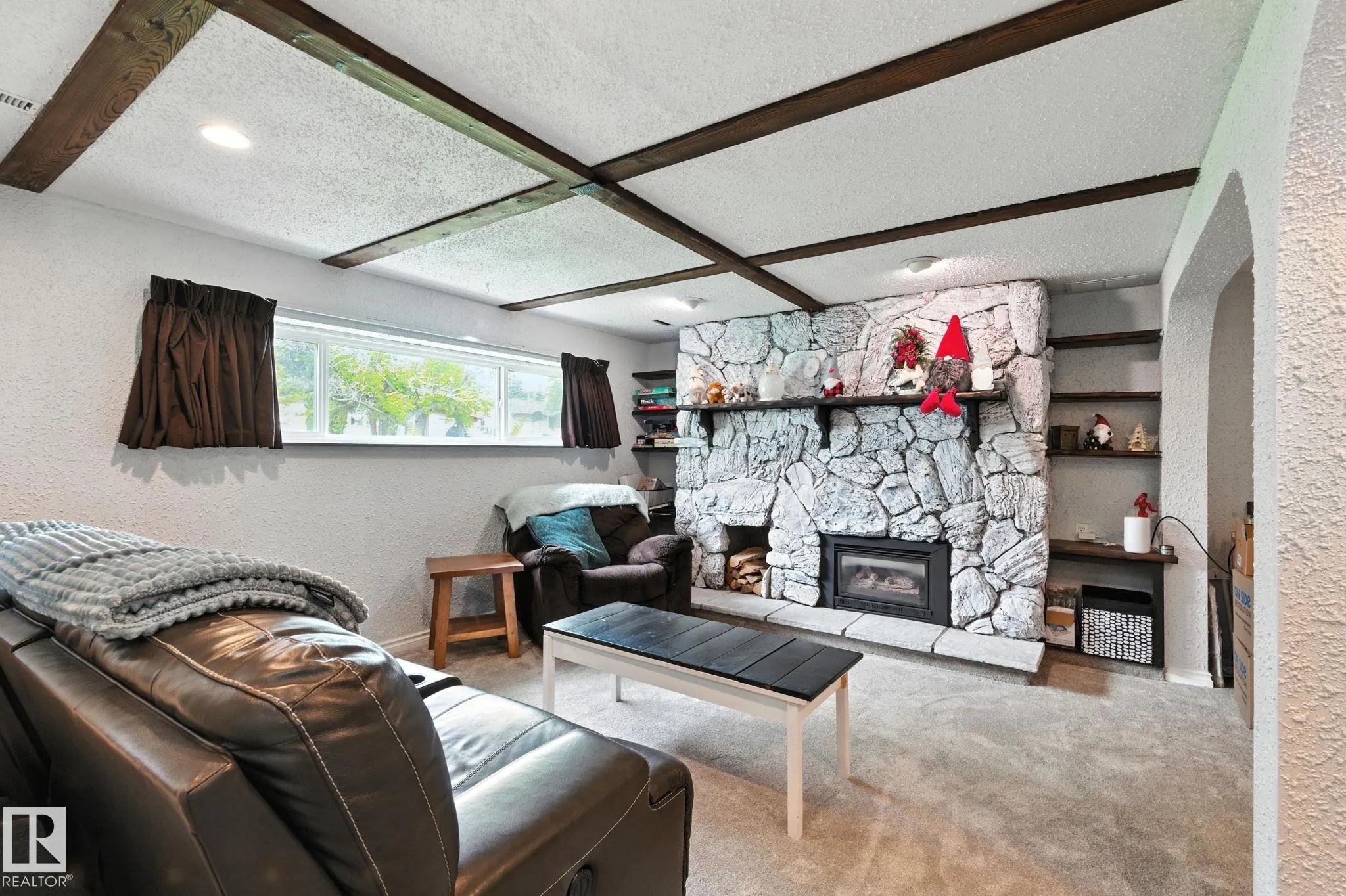 17 AMBER Crescent