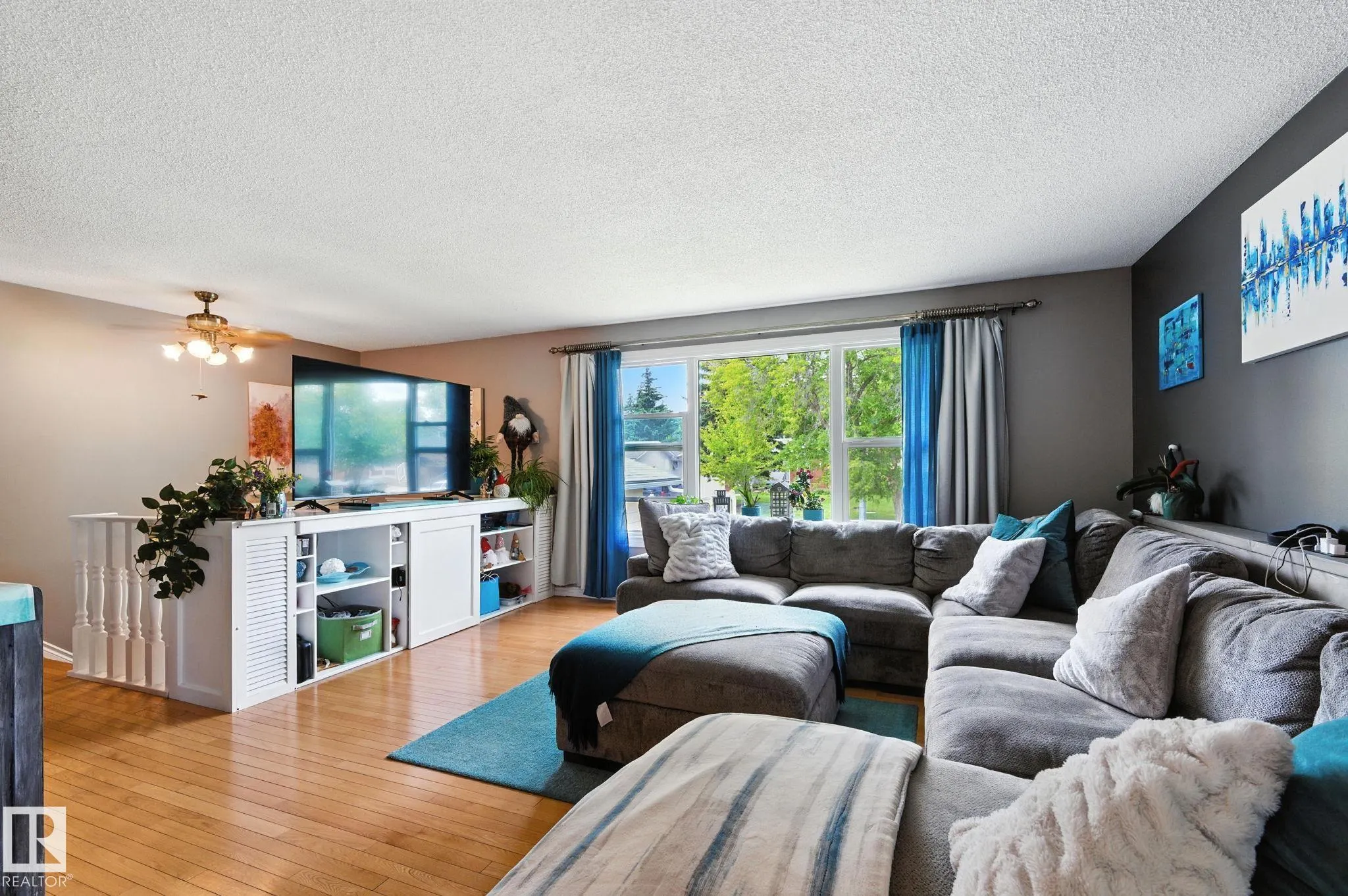 17 AMBER Crescent