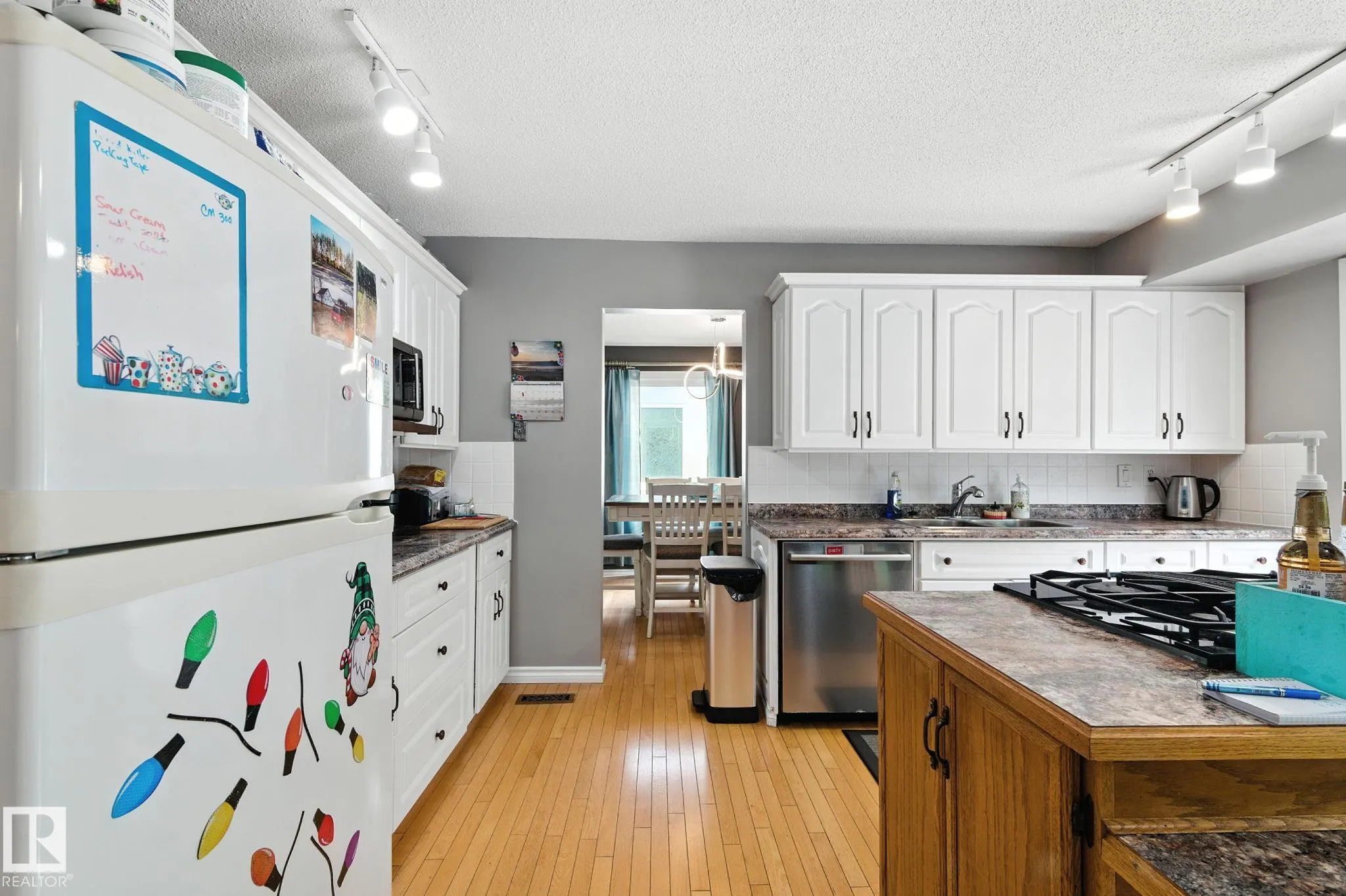 17 AMBER Crescent