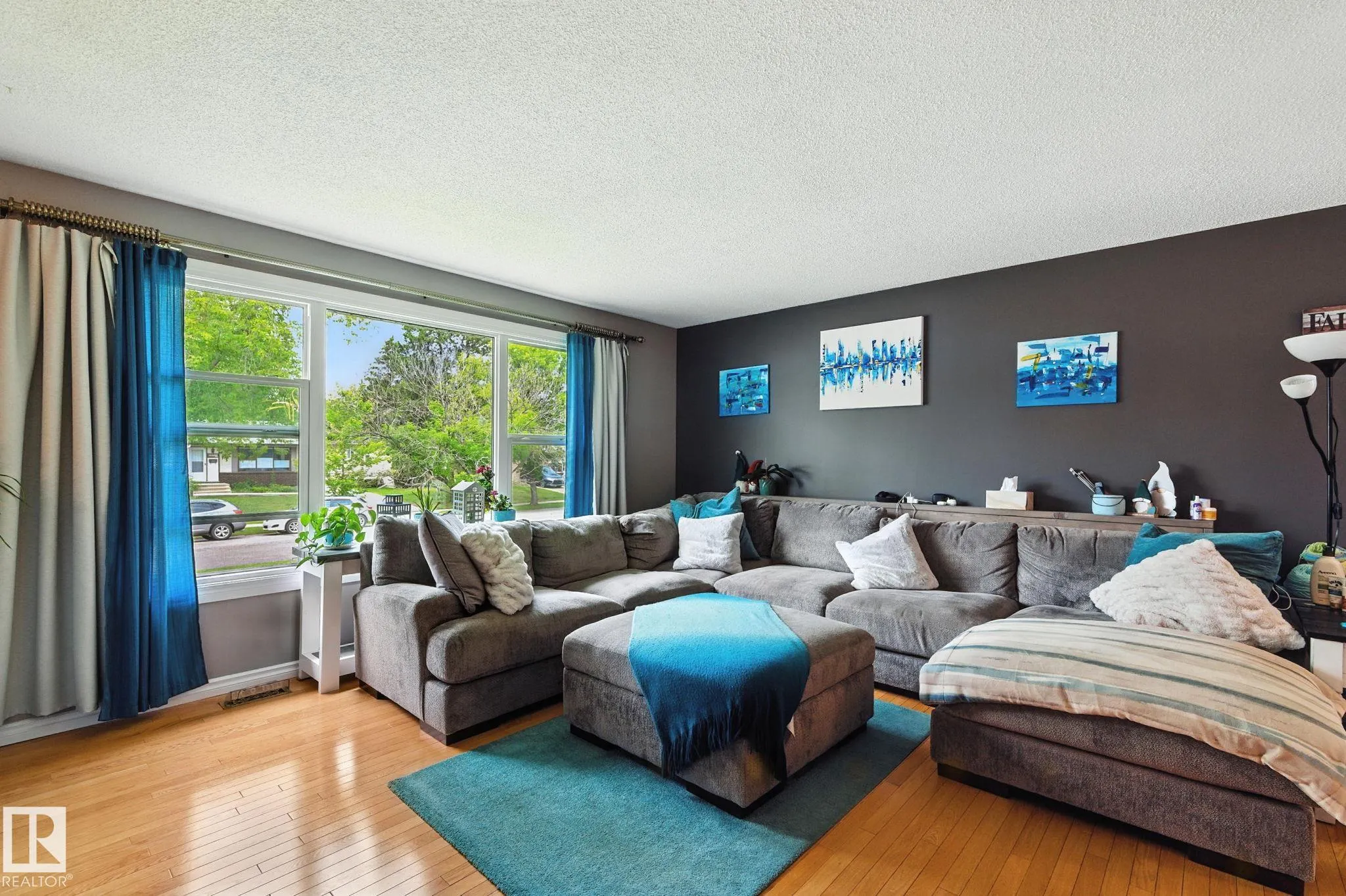 17 AMBER Crescent
