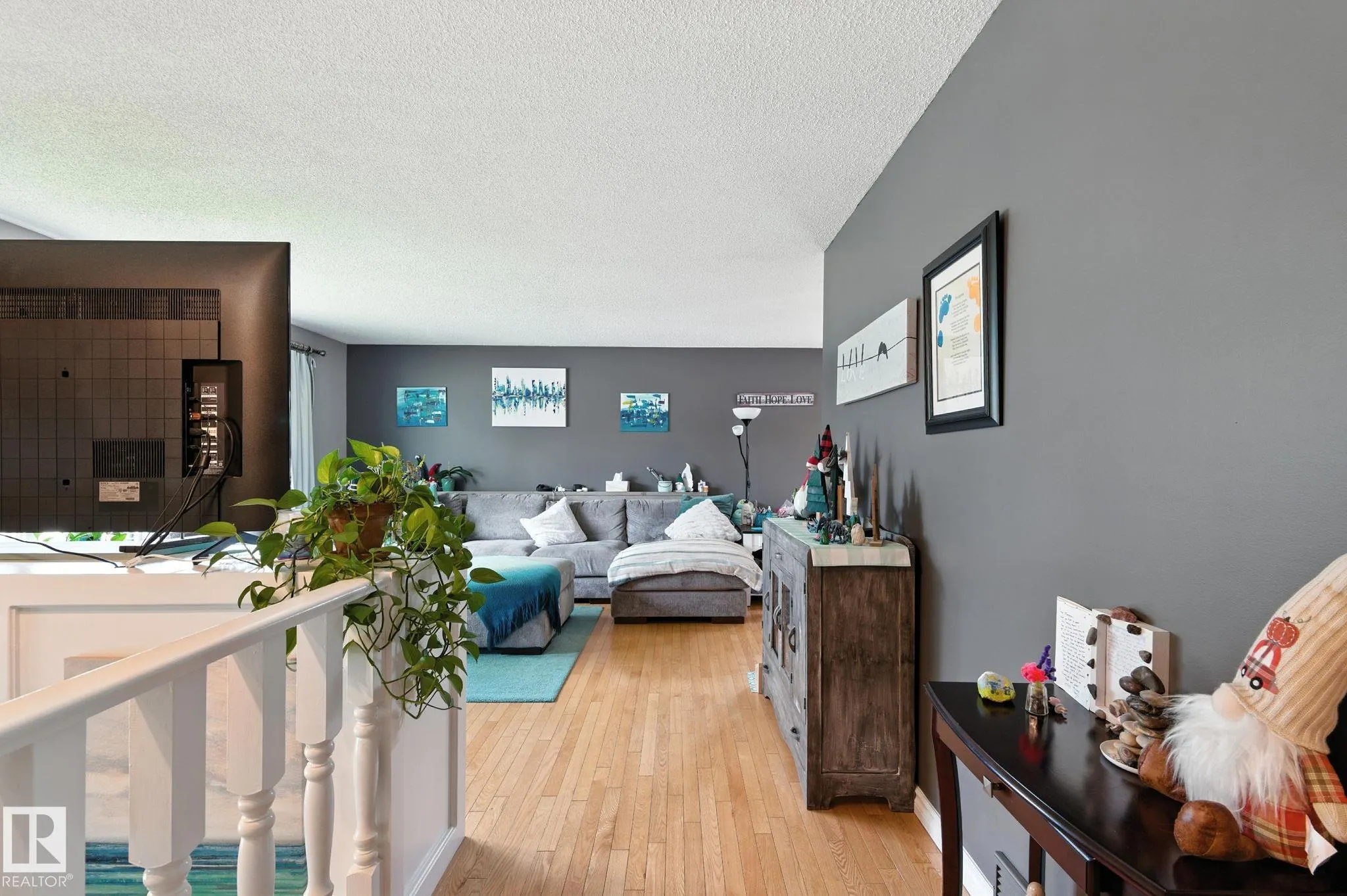 17 AMBER Crescent