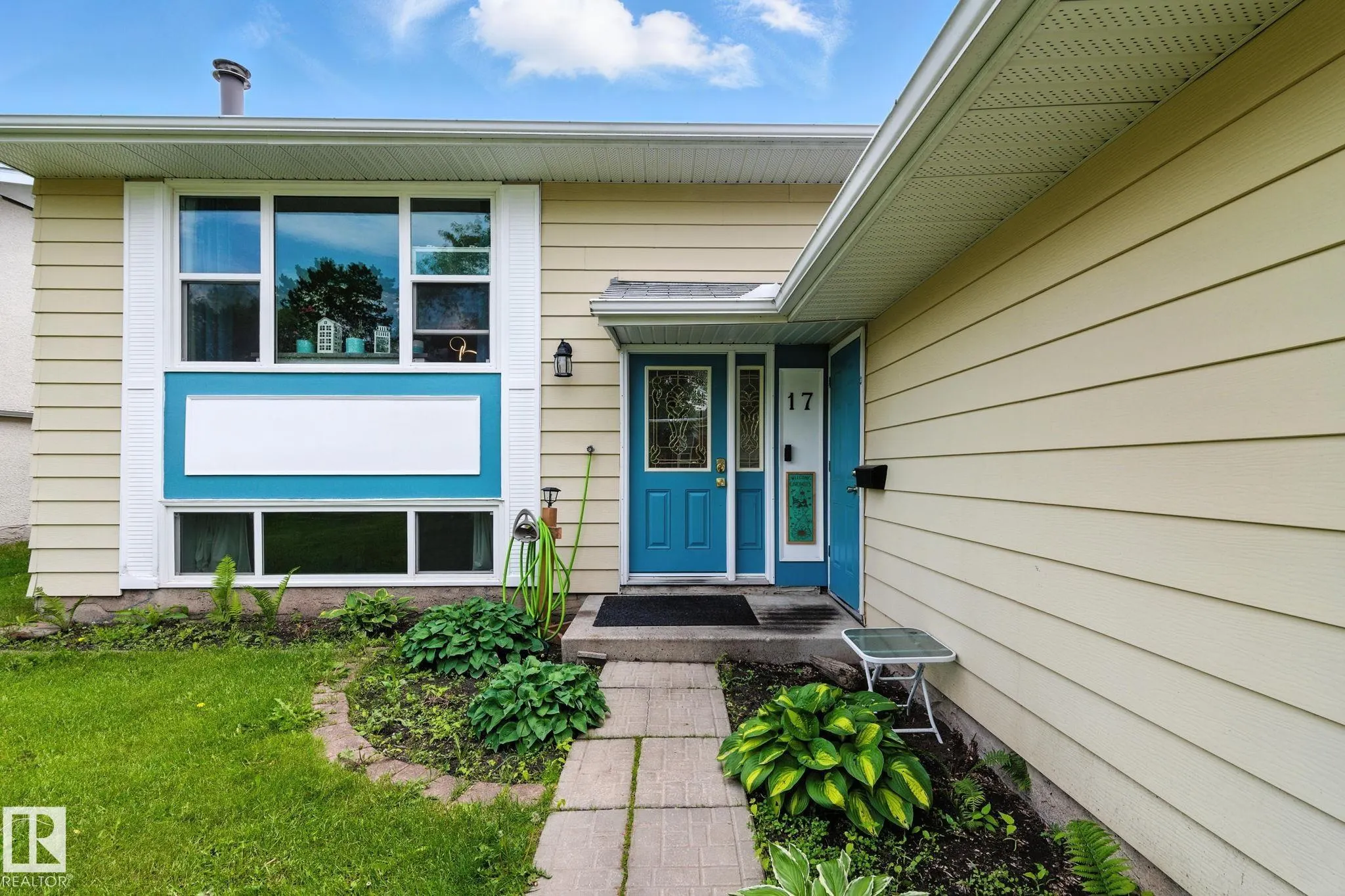 17 AMBER Crescent