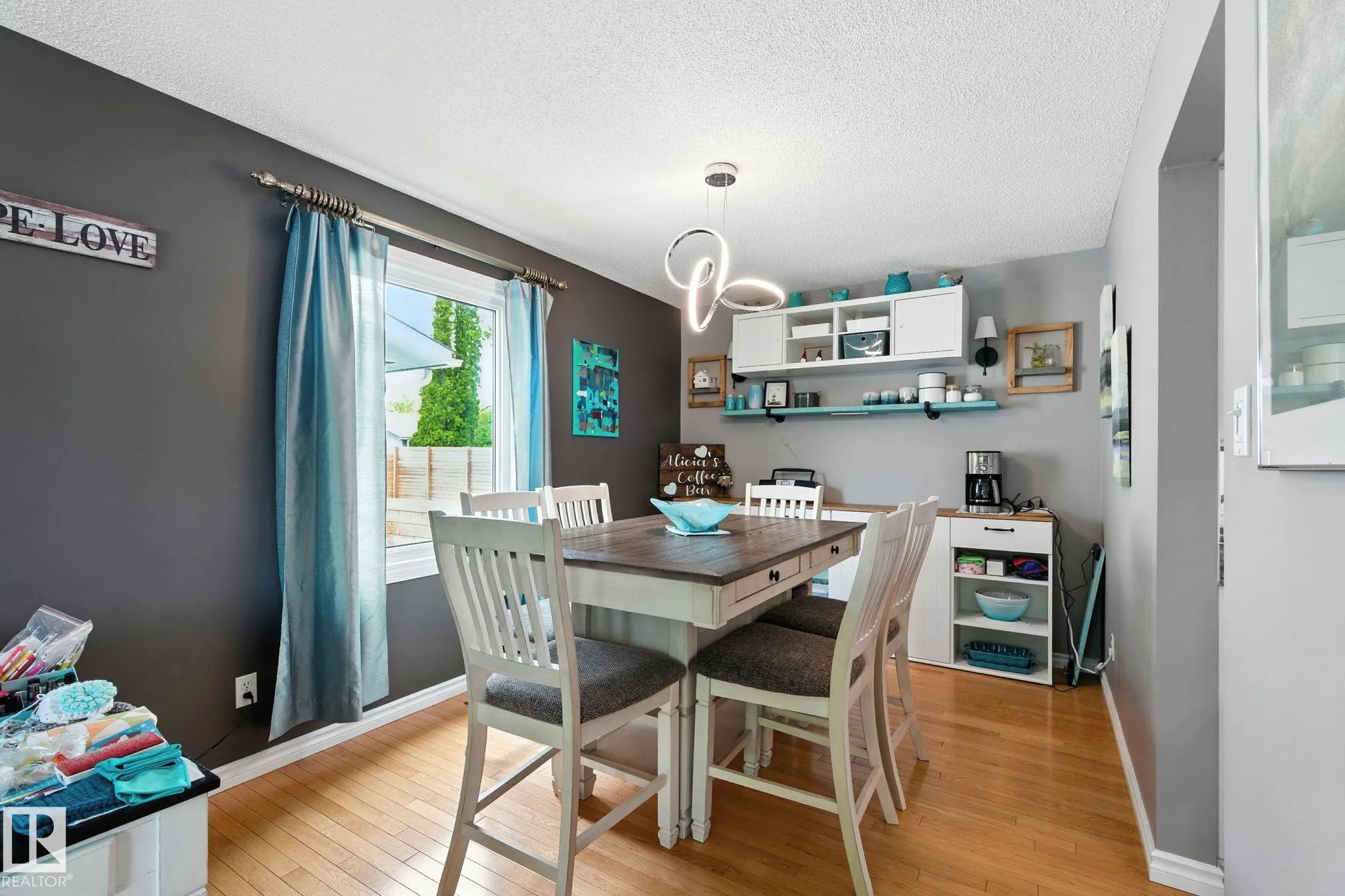 17 AMBER Crescent