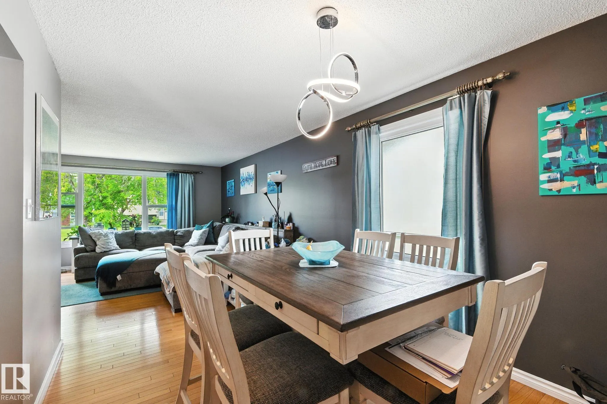17 AMBER Crescent