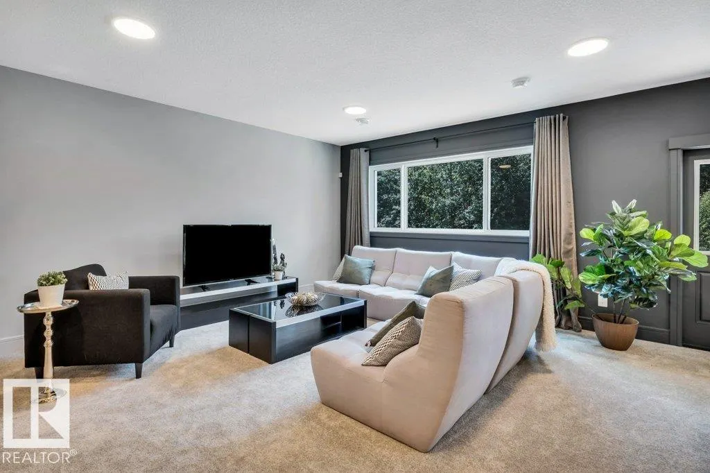 112 HEMINGWAY Crescent