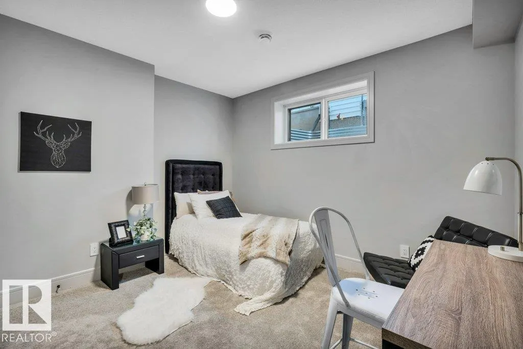112 HEMINGWAY Crescent