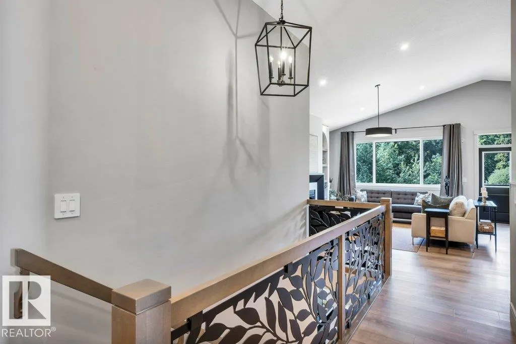 112 HEMINGWAY Crescent
