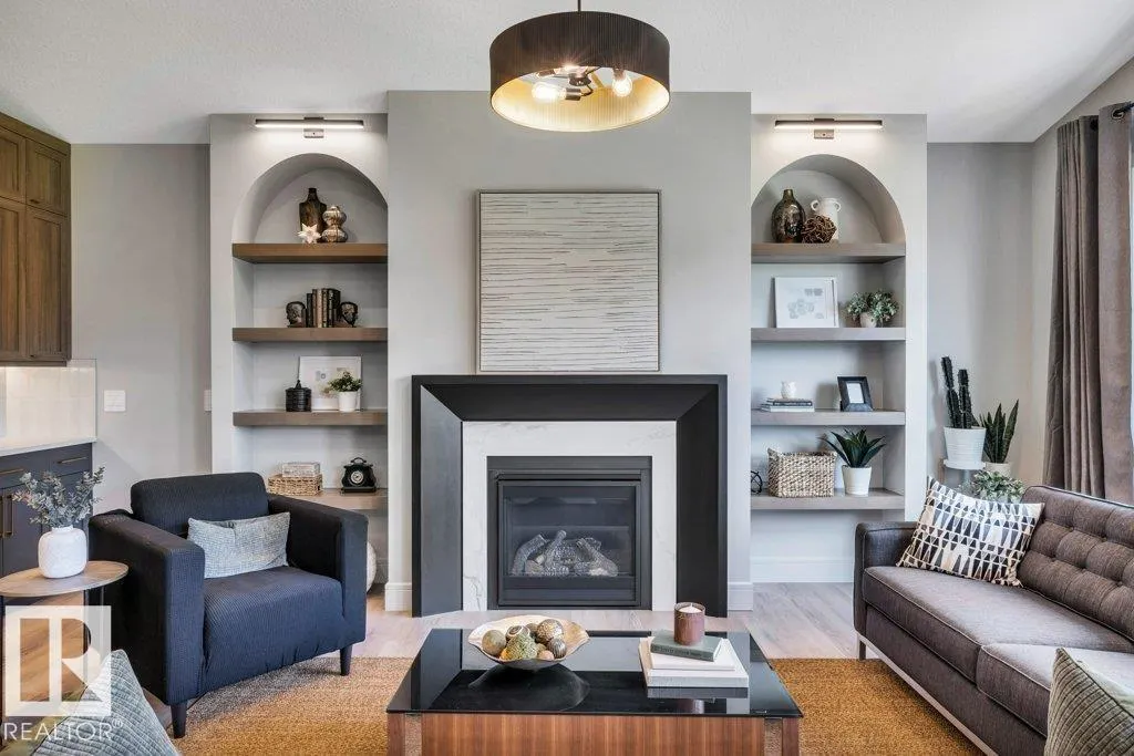 112 HEMINGWAY Crescent