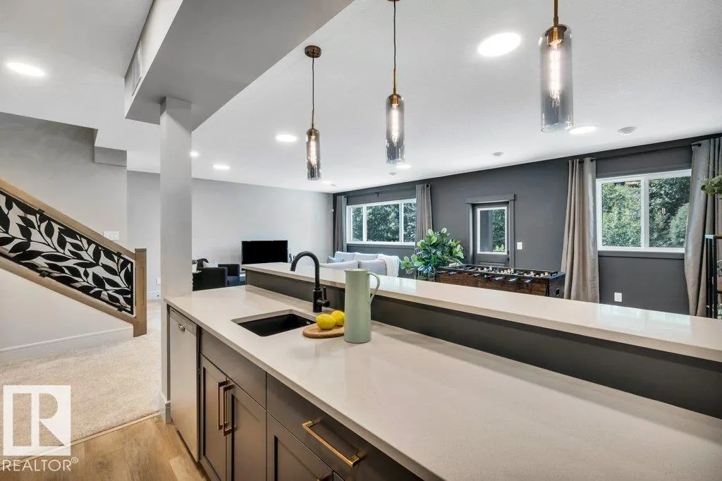 112 HEMINGWAY Crescent