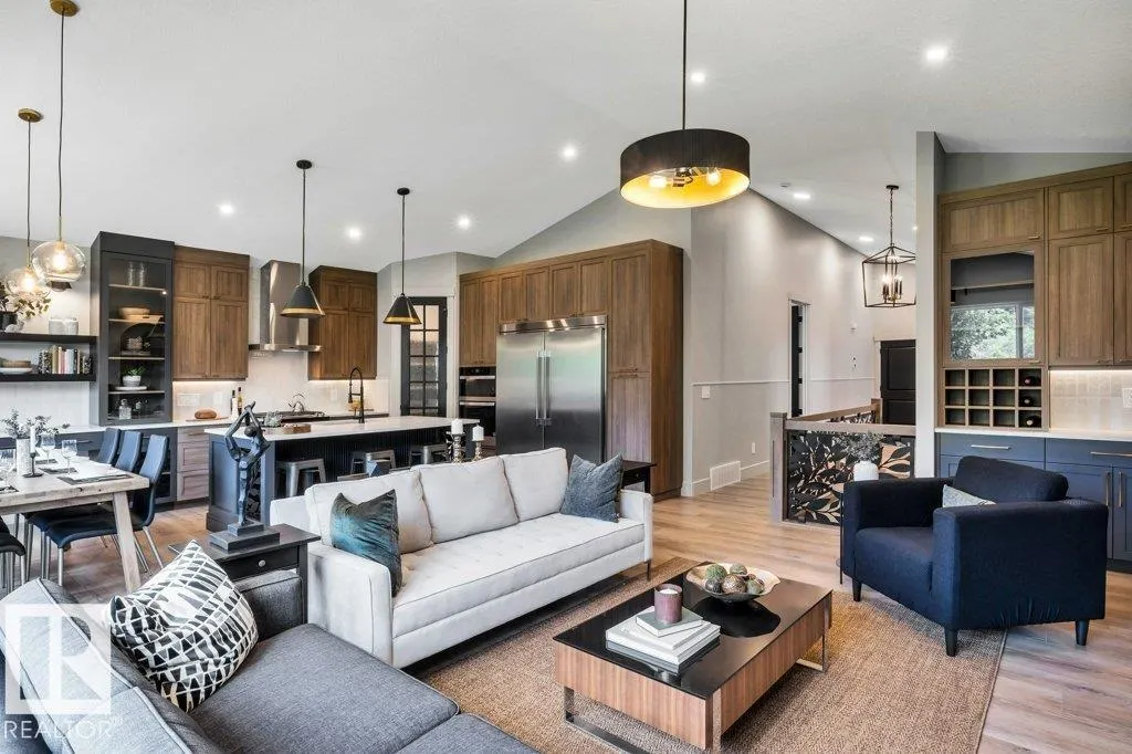 112 HEMINGWAY Crescent
