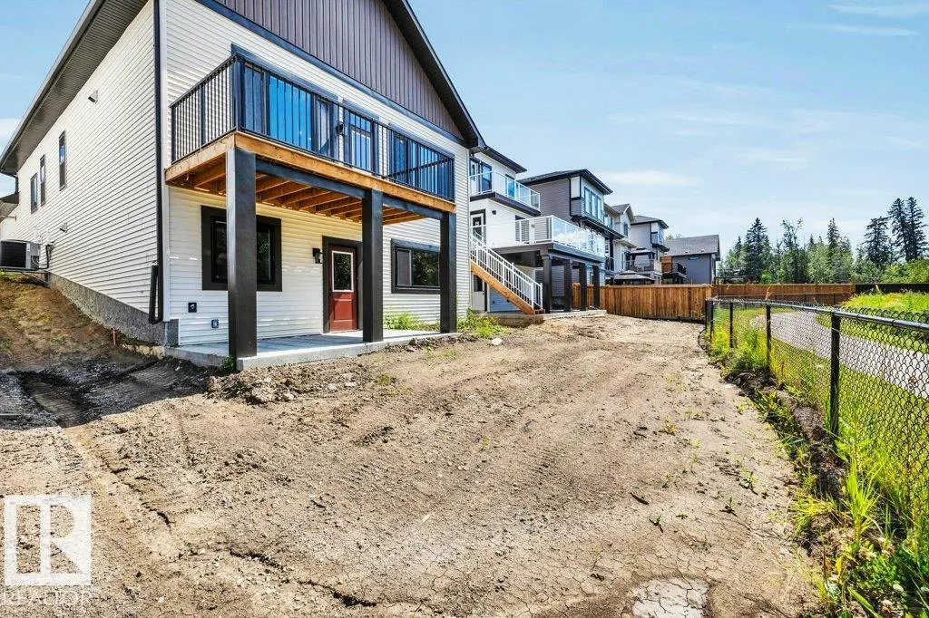 112 HEMINGWAY Crescent