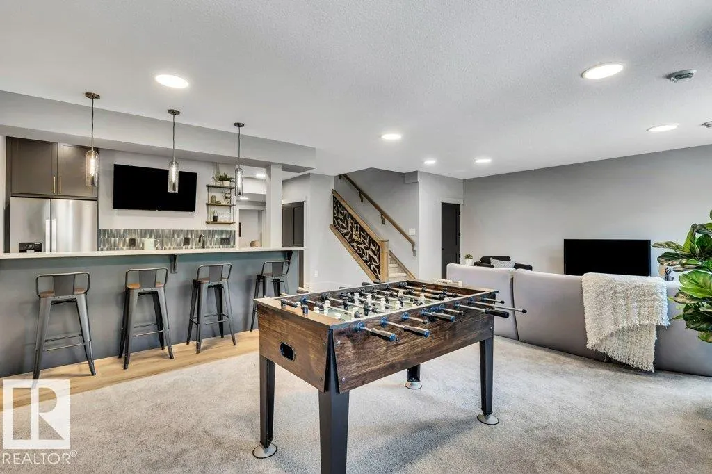 112 HEMINGWAY Crescent