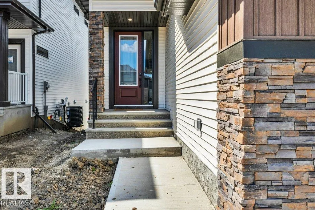 112 HEMINGWAY Crescent