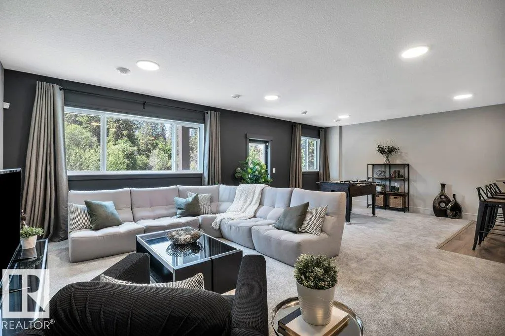112 HEMINGWAY Crescent