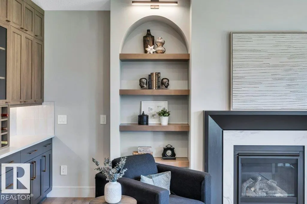 112 HEMINGWAY Crescent