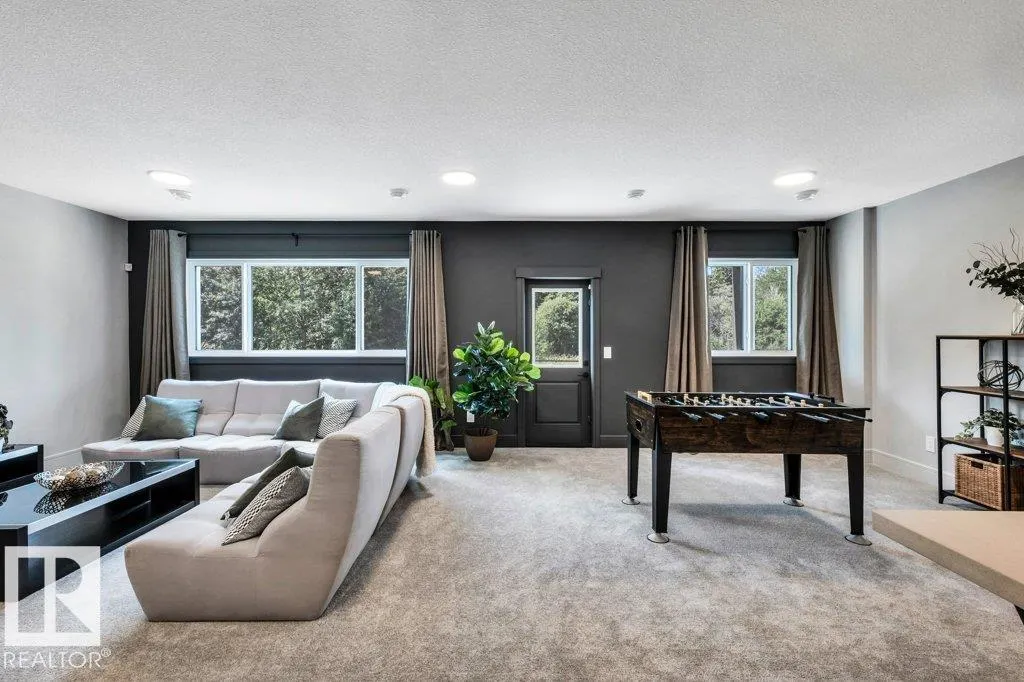 112 HEMINGWAY Crescent