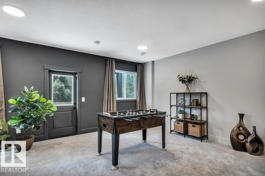 112 HEMINGWAY Crescent