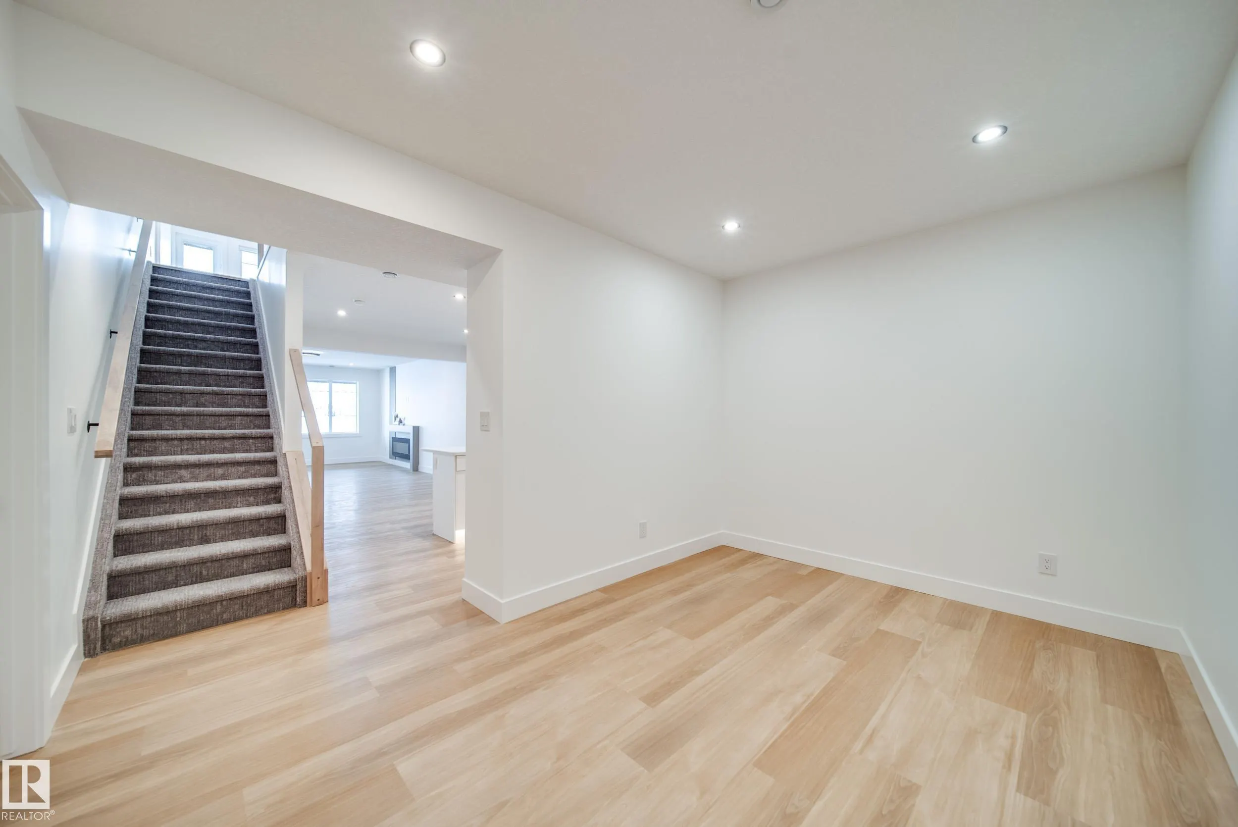 21 STARLING Way