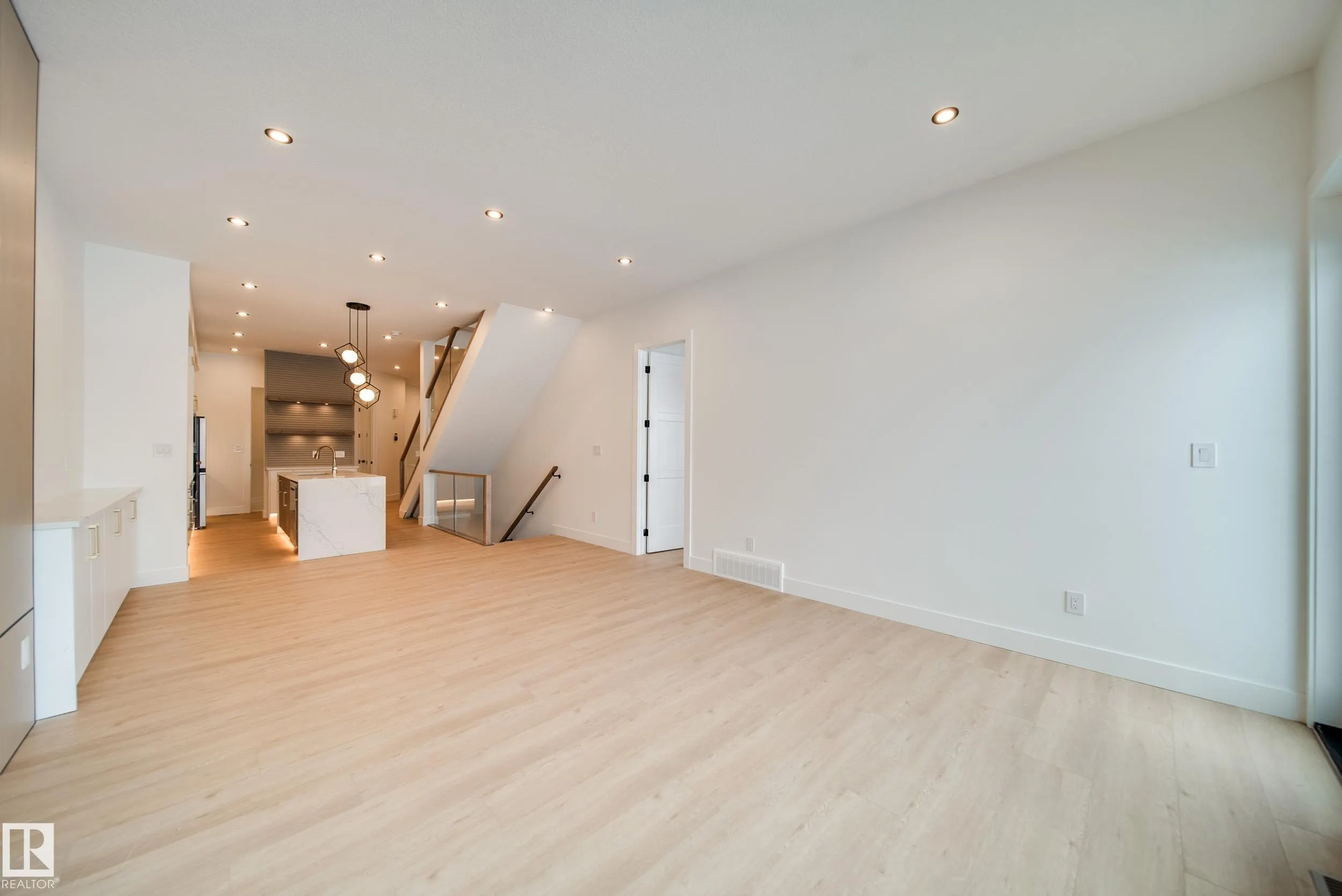 21 STARLING Way