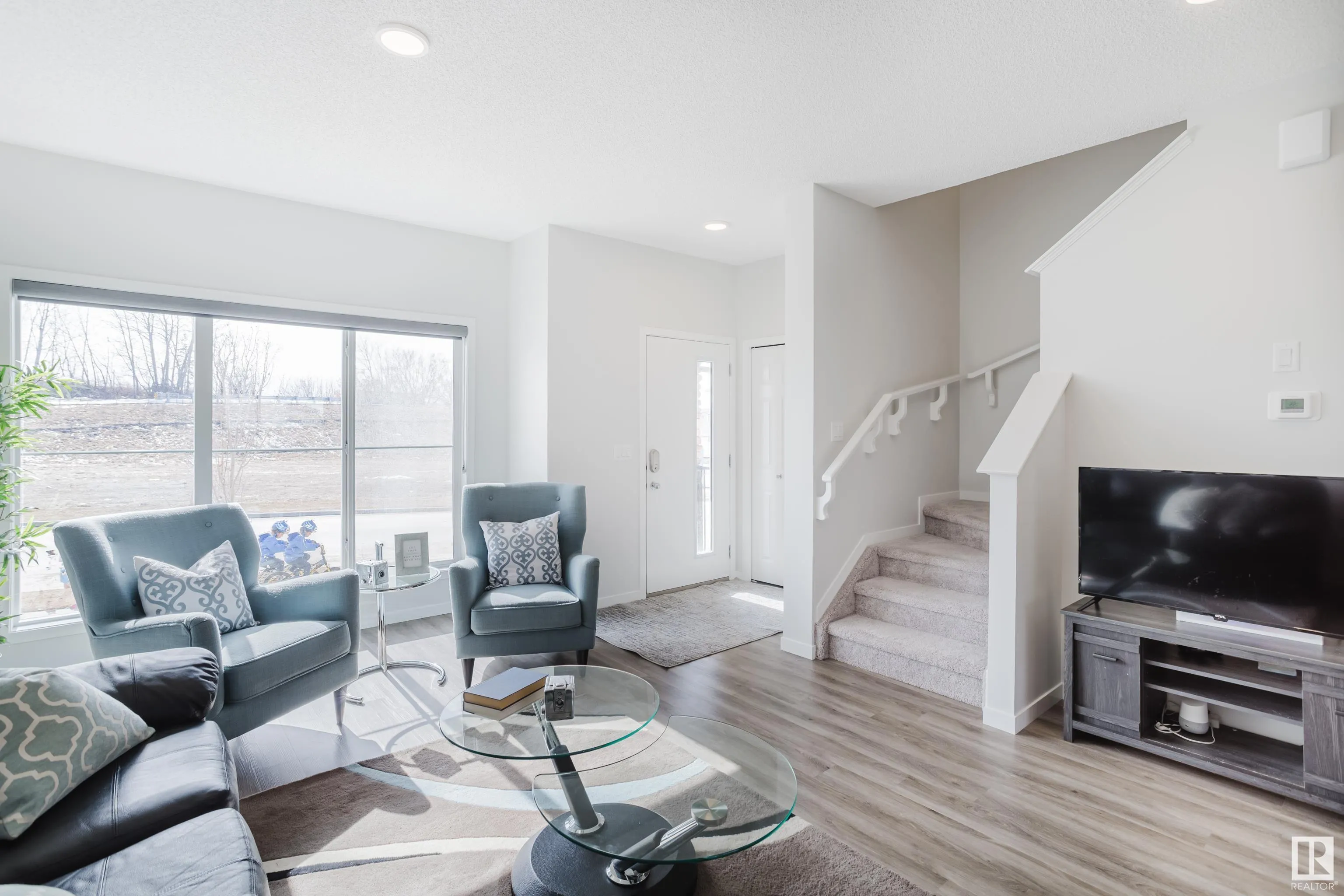 5210 LARK Crescent