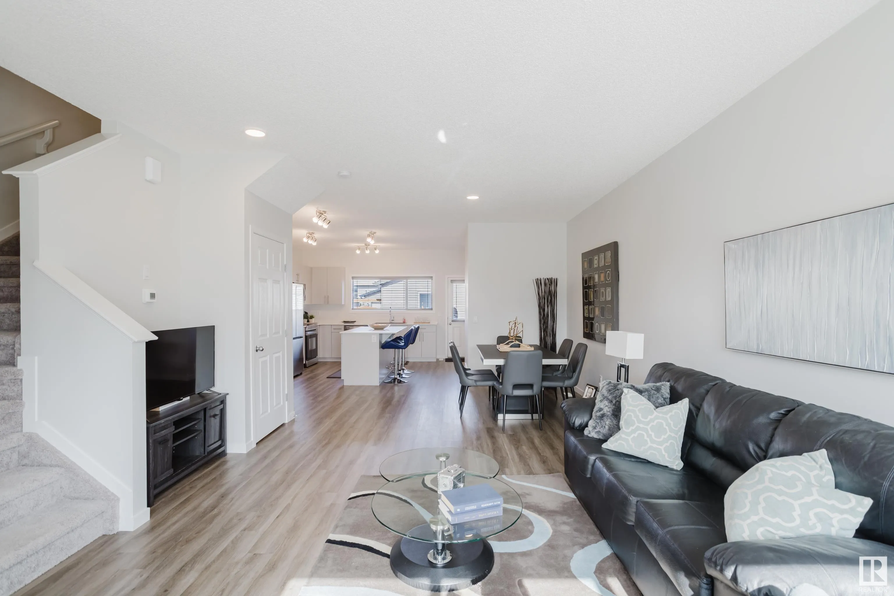 5210 LARK Crescent