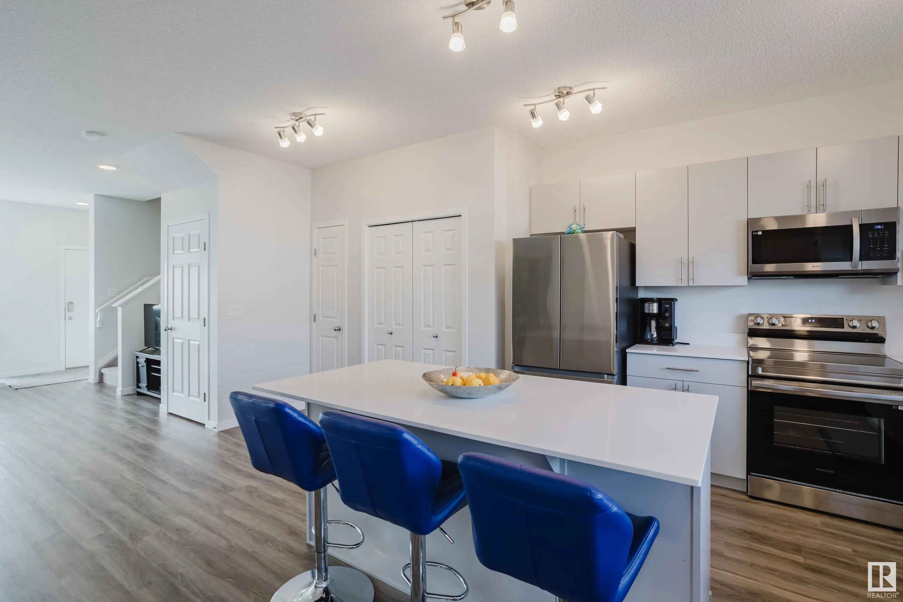 5210 LARK Crescent