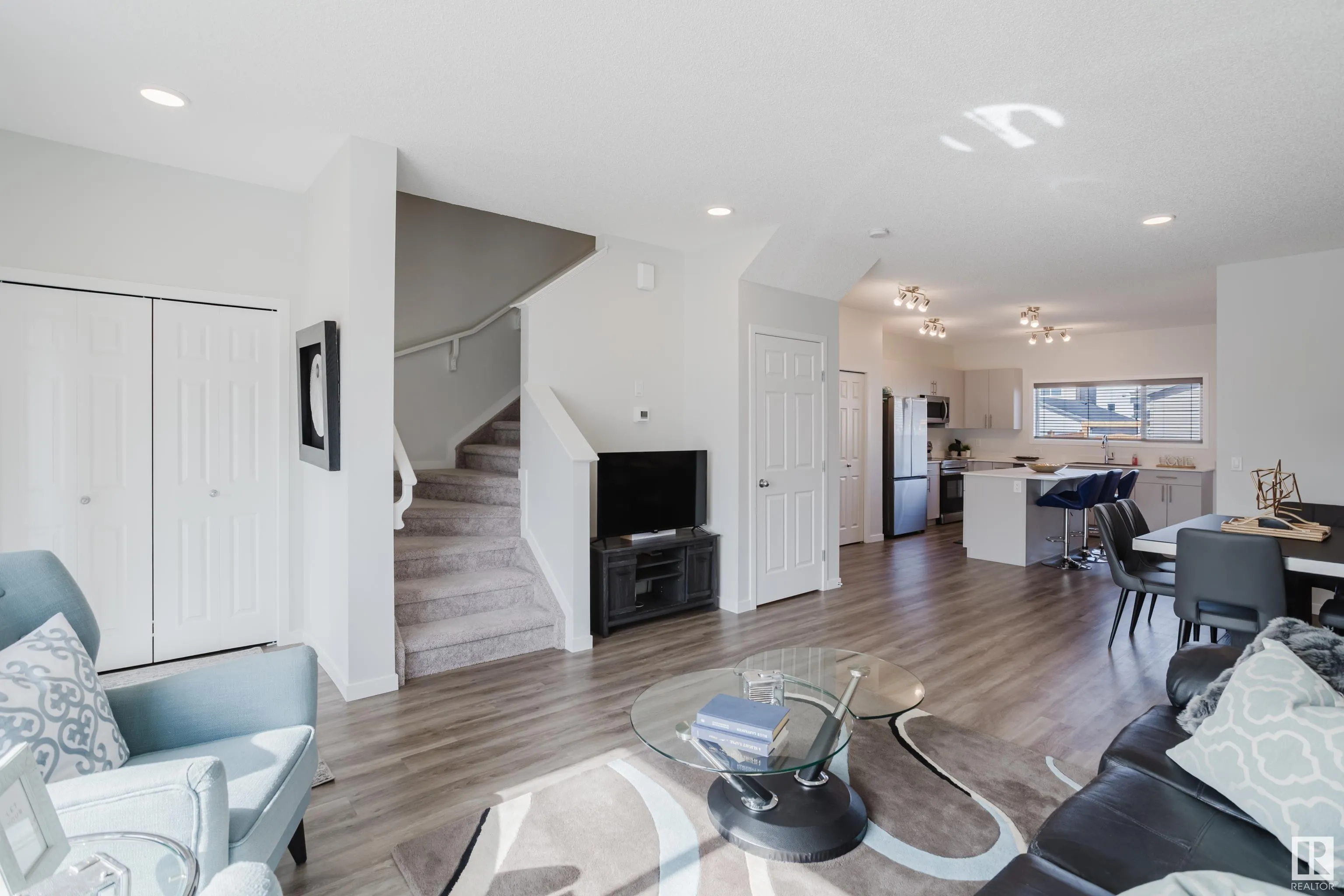 5210 LARK Crescent